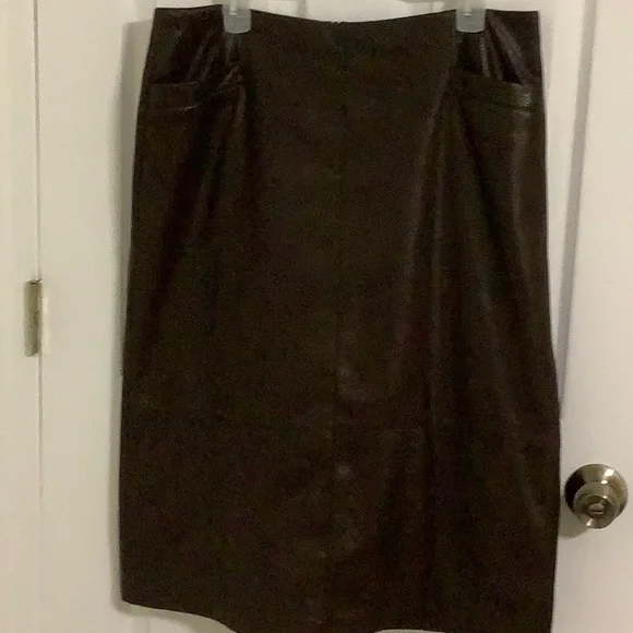 RUBY RD. Dark brown faux leather straight skirt, size 14 - Picture 1 of 6